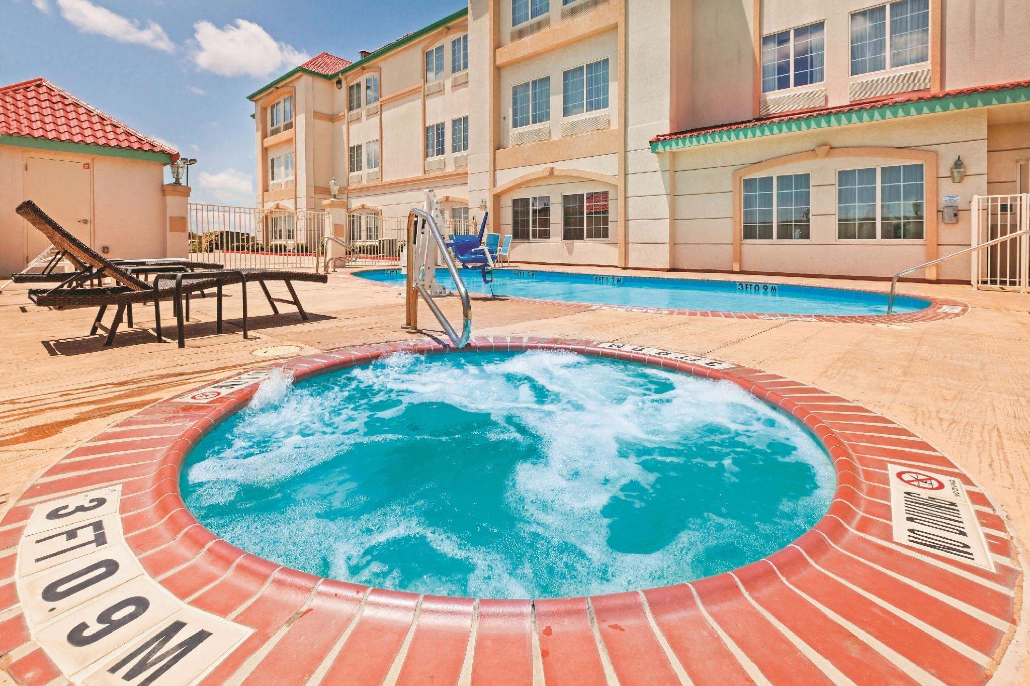 La Quinta By Wyndham Corpus Christi Airport Hotel Exterior photo