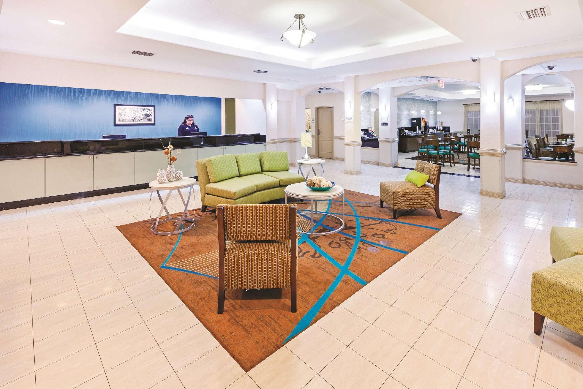 La Quinta By Wyndham Corpus Christi Airport Hotel Exterior photo